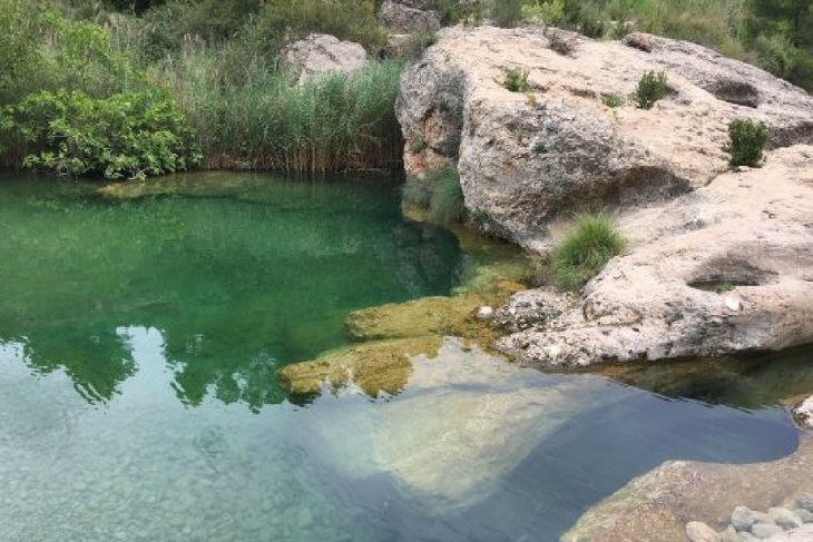 Piscinas naturales de agua cristalina en Las Pesqueras