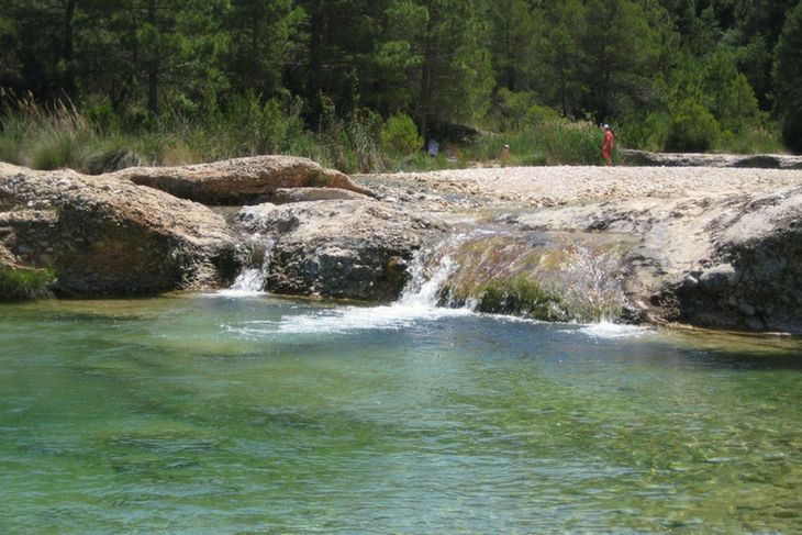 Zona de baño natural del río Algars cerca de Beceite