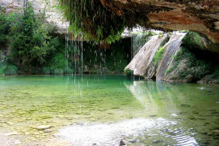 Toll del Vidre en Horta de Sant Joan, zona de baño natural cerca del Matarraña