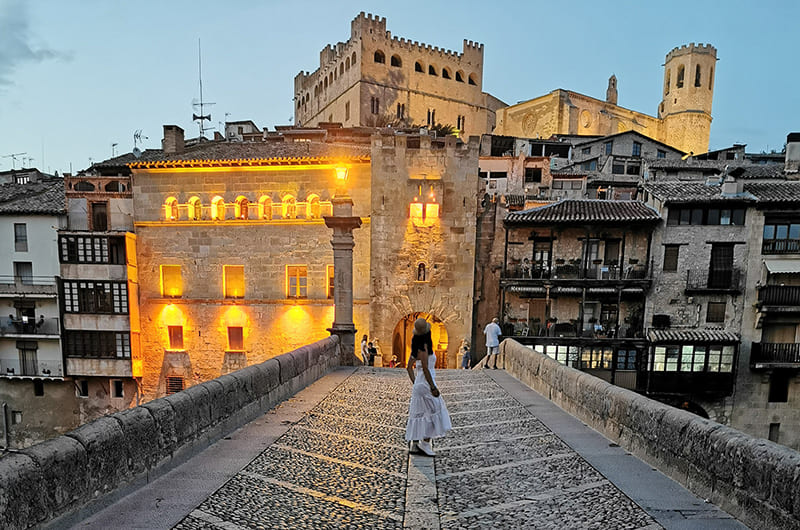 Entrada al casco antiguo de Valderrobres por el puente de piedra